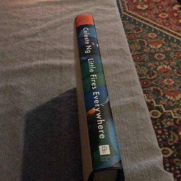 Book Little Fires Everywhere by Celeste Ng - Picture 4 of 4